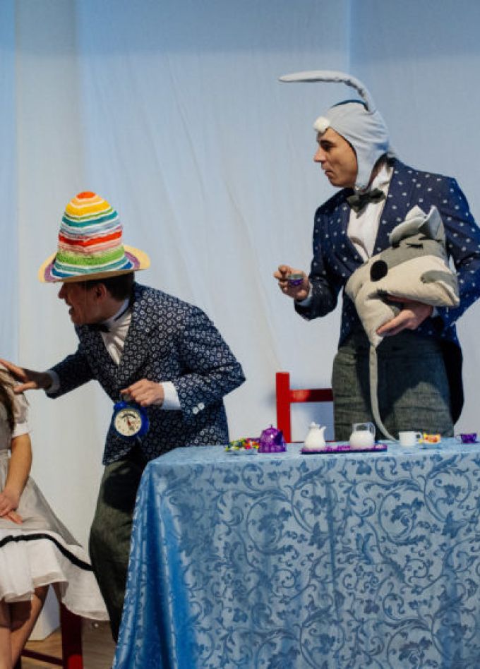 Алиса в стране чудес